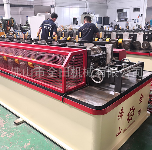 轻钢龙骨成型机