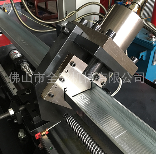 轻钢龙骨机价格 轻钢龙骨机价格