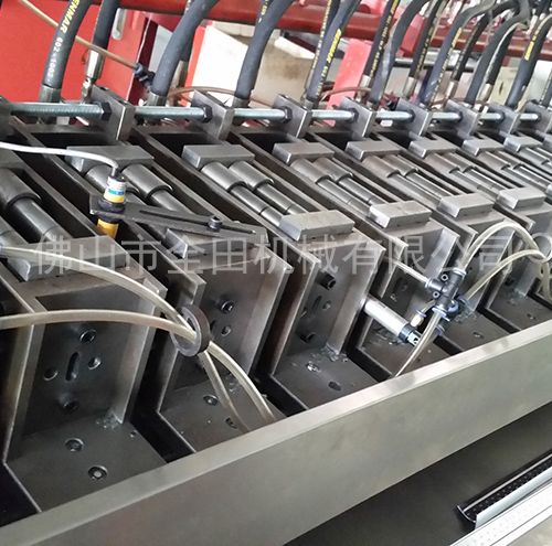 轻钢龙骨机设备 轻钢龙骨机设备