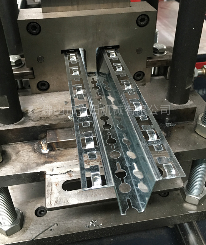 方通卡式龙骨机价格 方通卡式龙骨机价格