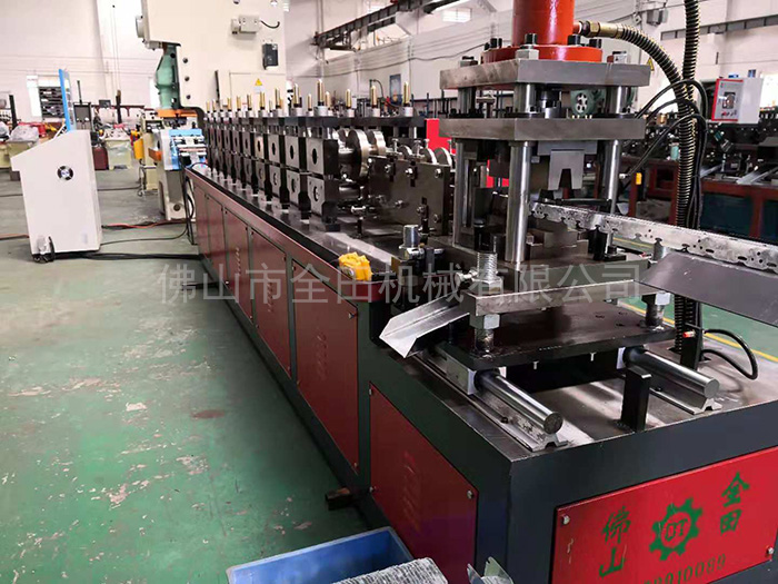 轻钢卡式龙骨机价格 轻钢卡式龙骨机价格