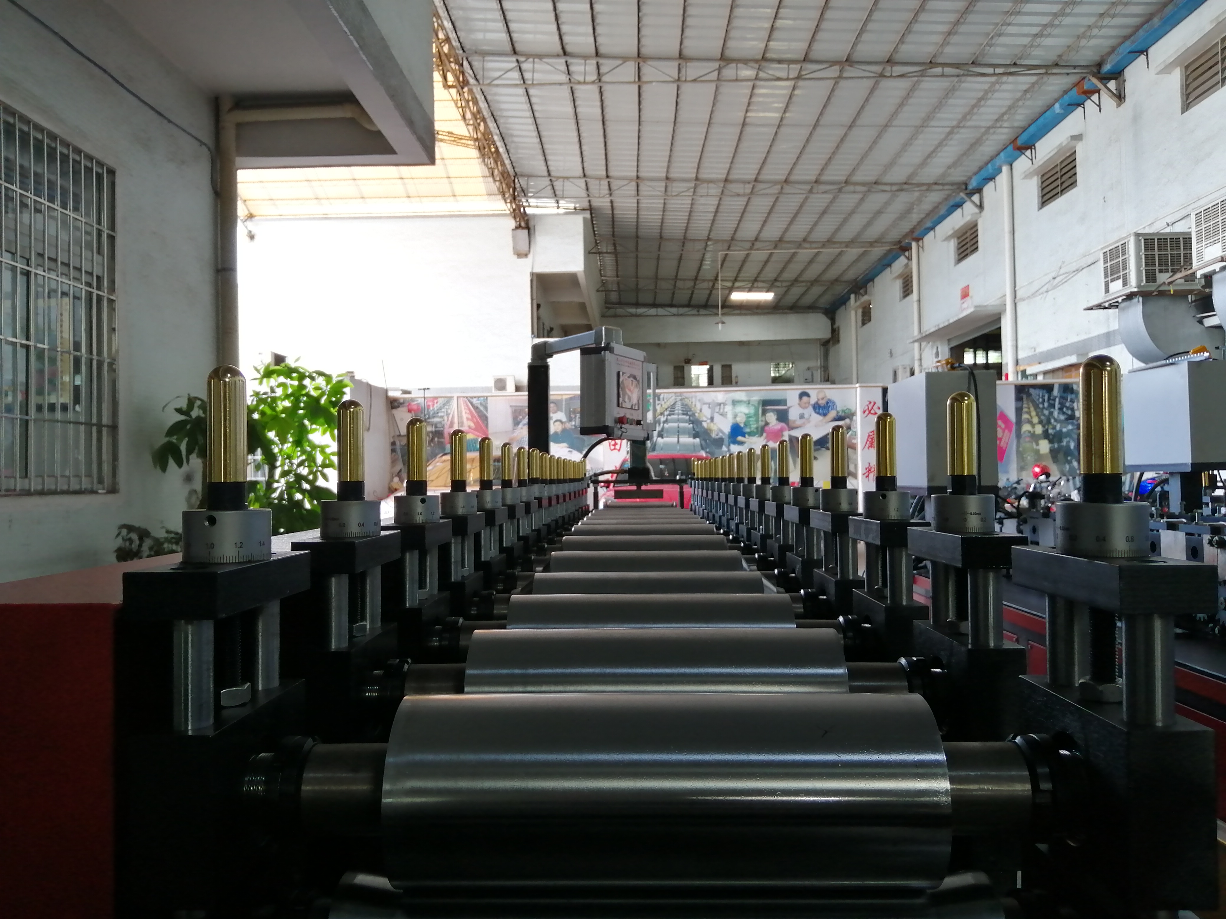 轻钢龙骨机价格 轻钢龙骨机价格